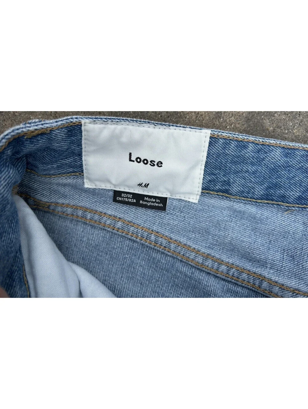 H&M 90’s Baggy Denim Blue Jeans Size 32W x 32L  Cotton Light Fading Loose Fit
